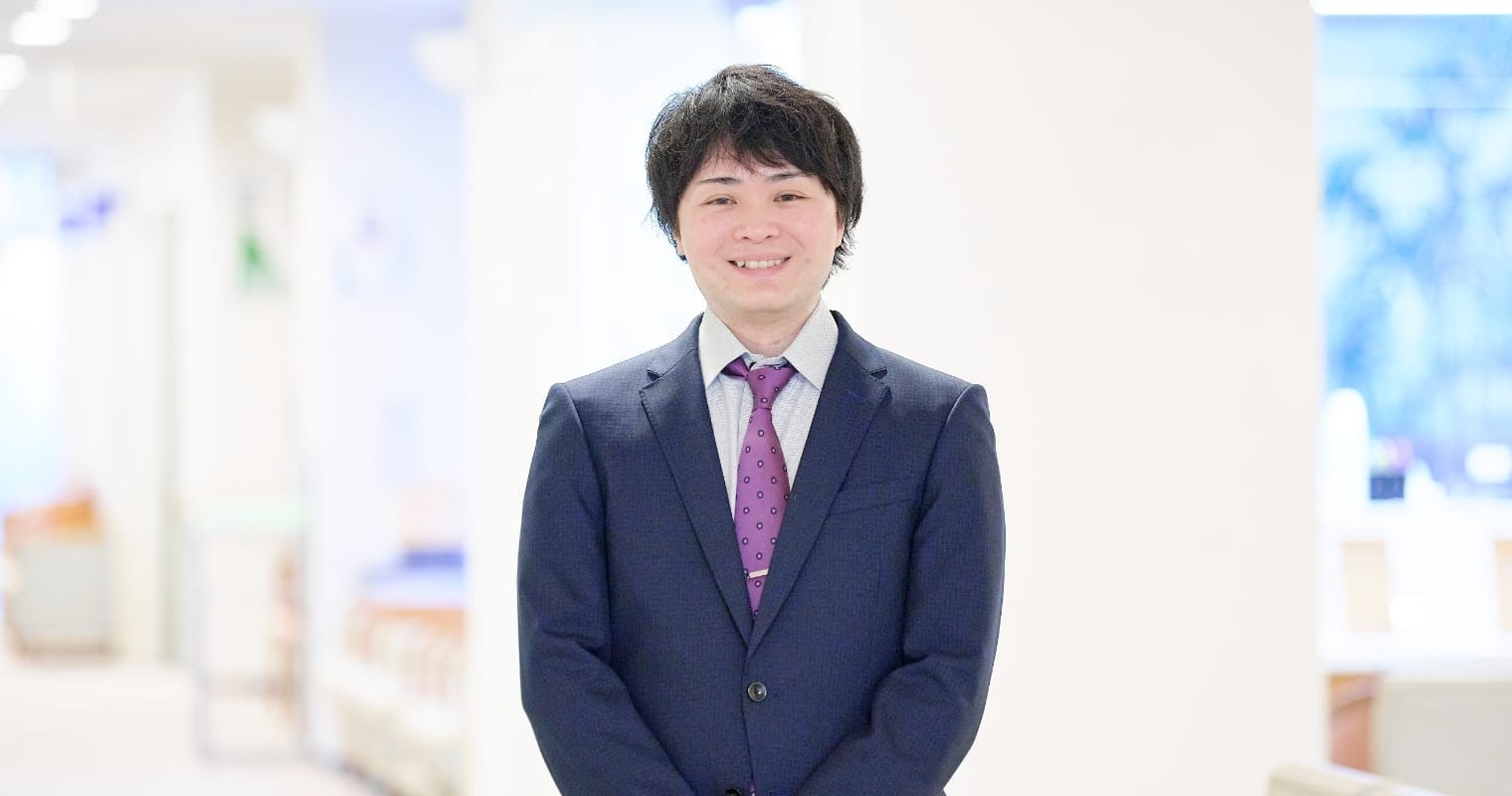 麻生リハビリ総合病院は、院長を中心に職員が皆優しい職場です。特に事務部では勤続年数が長い職員が多く、みんな和気藹々と業務を行っています。部署間の垣根も低く相談もしやすい環境です。